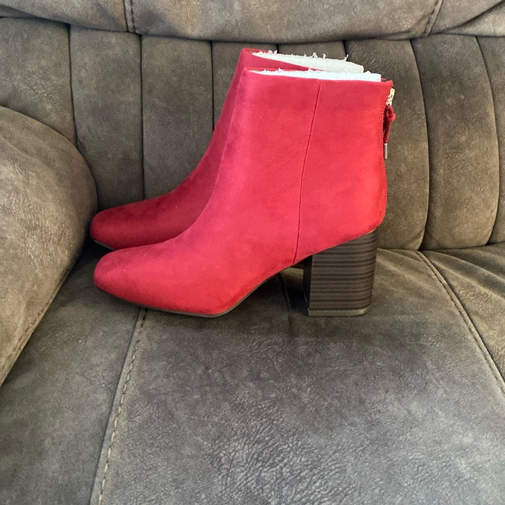 Journee Audrina Red Ankle Boots Size 9